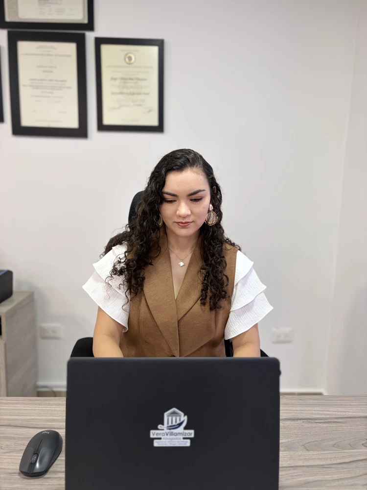 Allison Daniela Rivera Ardila - Especialista en Derecho Administrativo y Laboral